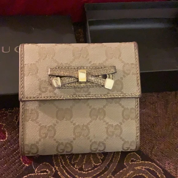 Authentic Gucci GG trifold bow wallet - Picture 7 of 14
